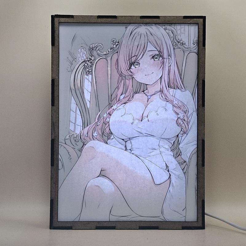 Lámpara Hahari Hanazono - Mis 100 novias que me quieren mogollón, mogollón - lámpara encendida con luz ambiente