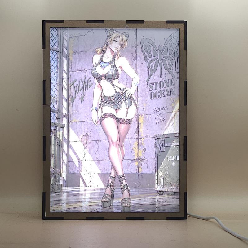 Lámpara Jolyne Cujoh - Stone Ocean - Prisión - lámpara encendida con luz ambiente