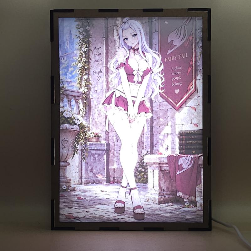 Lámpara Mirajane Strauss - Fairy Tail - lámpara encendida con luz ambiente