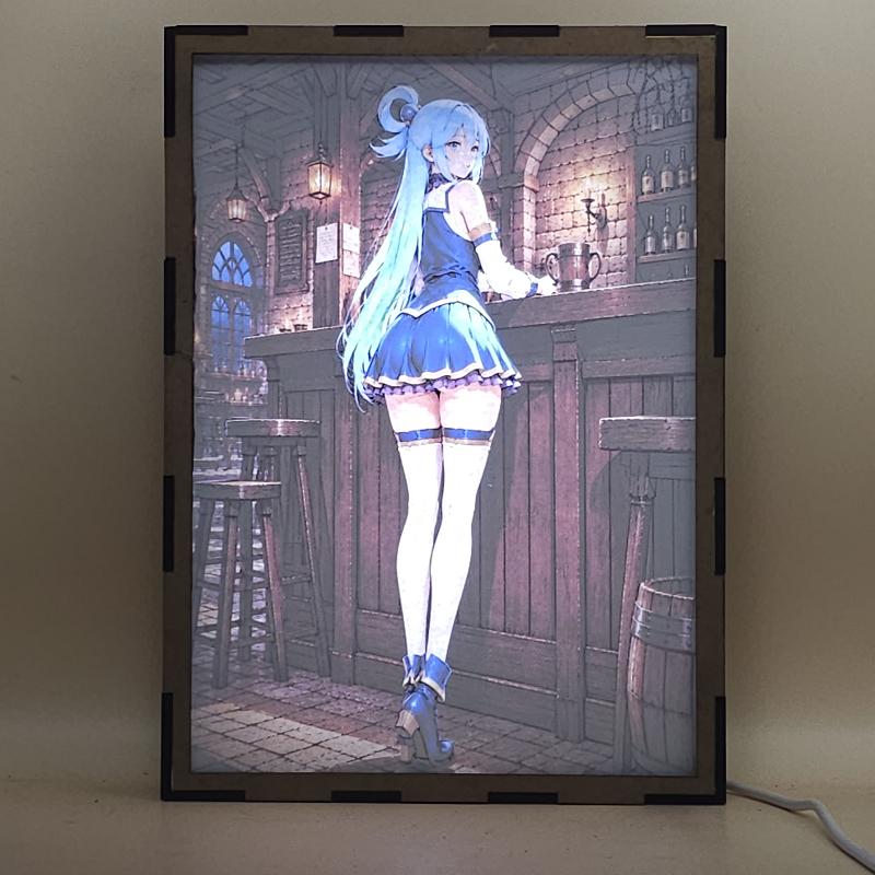 Lámpara Aqua - KonoSuba - lámpara encendida con luz ambiente