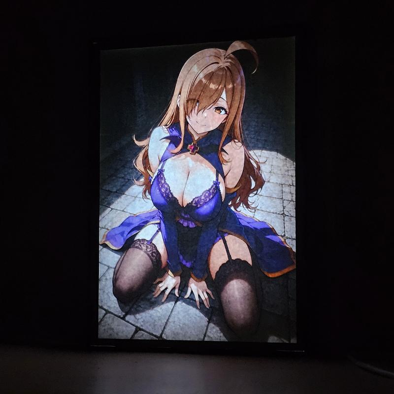 Lámpara Wiz - KonoSuba arrodillada - lámpara encendida