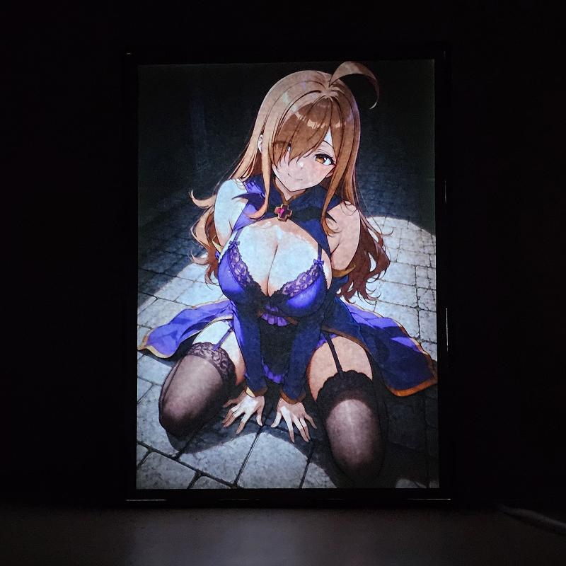 Lámpara Wiz - KonoSuba arrodillada - lámpara encendida