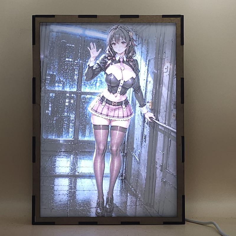Lámpara Yunyun - KonoSuba - lámpara encendida con luz ambiente