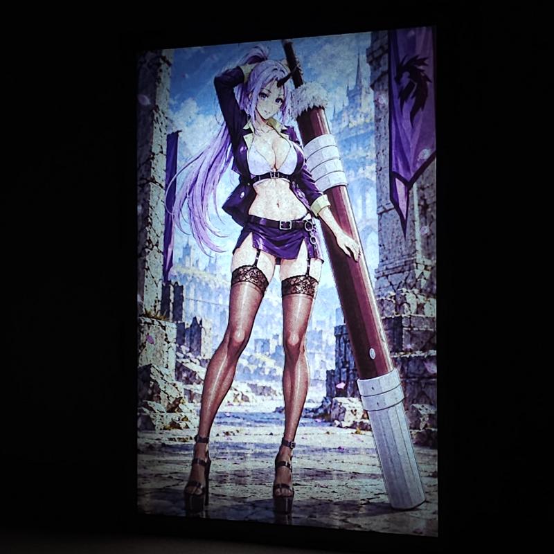 Lámpara LED Shion - Ruinas, gran espada y pétalos violetas - lámpara encendida