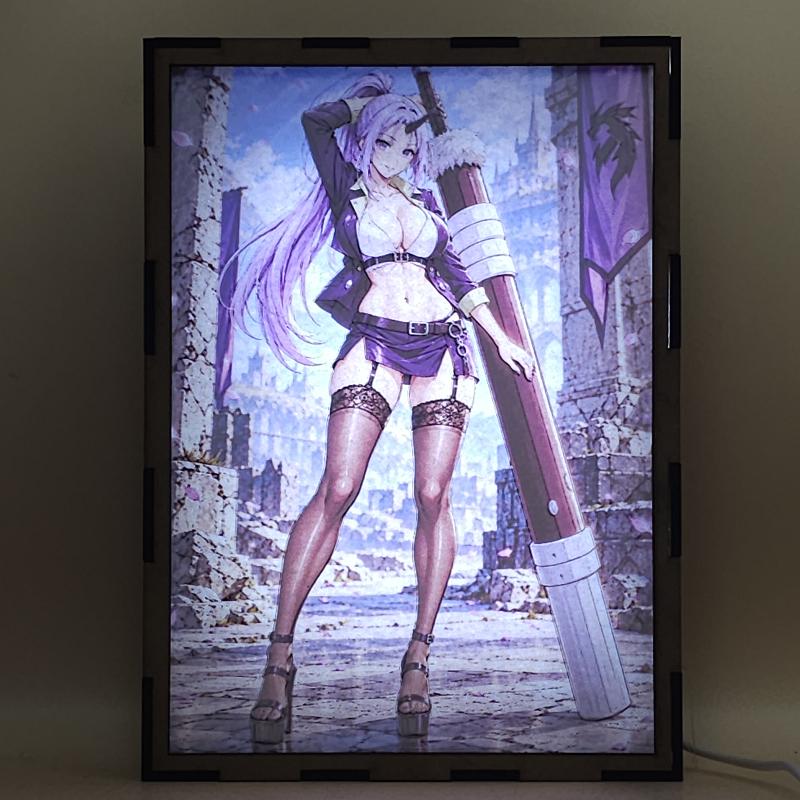 Lámpara LED Shion - Ruinas, gran espada y pétalos violetas - lámpara encendida con luz ambiente