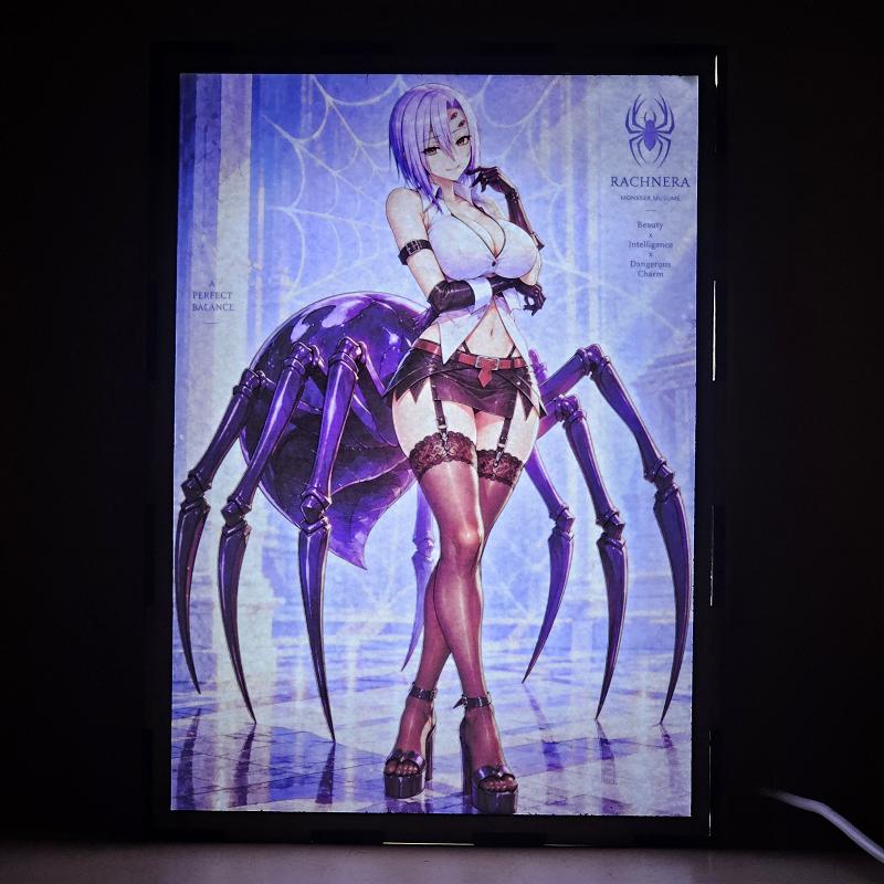 Lámpara LED Rachnera Arachnera - Monster Musume - Telarañas - lámpara encendida