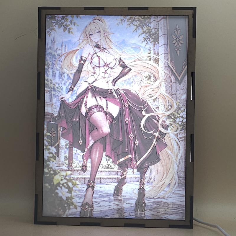 Lámpara LED Centorea Shianus - Monster Musume - Jardines del Castillo - lámpara encendida con luz ambiente