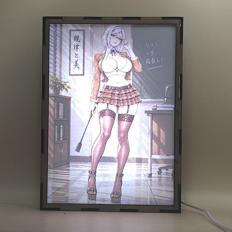 Lámpara LED Meiko Shiraki - Prison School - Aula al Atardecer - lámpara encendida con luz ambiente