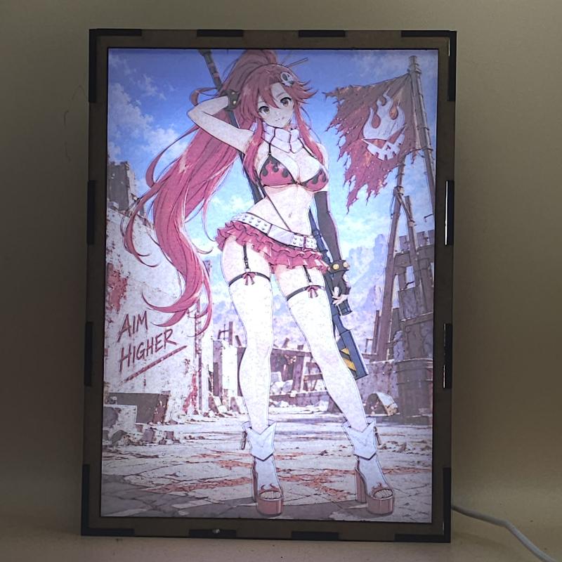 Lámpara Yoko Littner – Gurren Lagann - lámpara encendida con luz ambiente