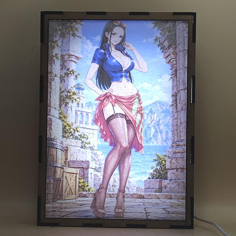 Lámpara Nico Robin – One Piece | Pareo rojo - lámpara encendida con luz ambiente