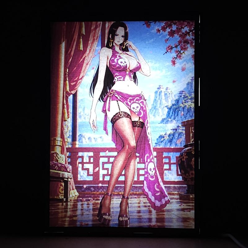 Lámpara LED Boa Hancock One Piece Rosa Oriental - lámpara encendida