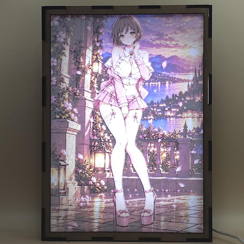 Lámpara LED Aiko Hatayama - Atardecer entre flores y ciudad junto al lago - lámpara encendida con luz ambiente
