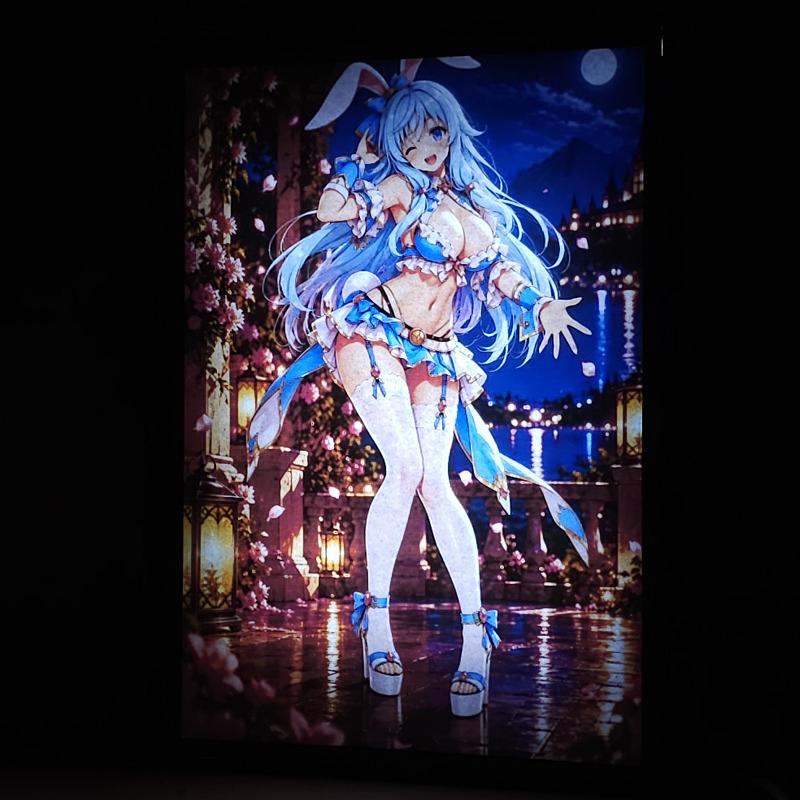 Lámpara LED Shea Haulia - Terraza floral con luna y castillo iluminado - lámpara encendida