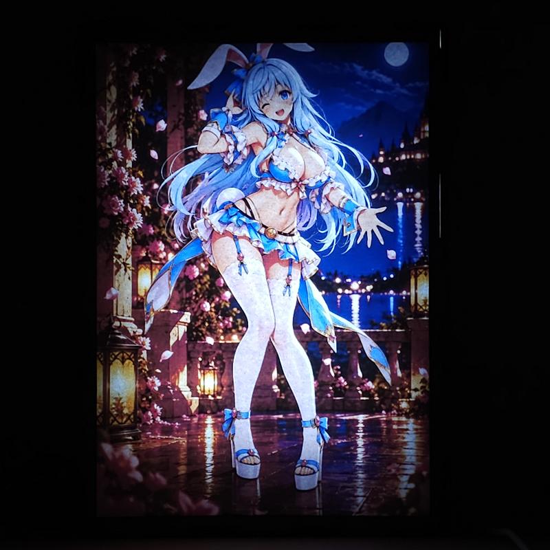 Lámpara LED Shea Haulia - Terraza floral con luna y castillo iluminado - lámpara encendida