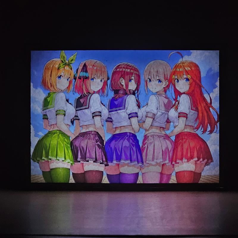 Lámpara LED de Las Quintillizas Nakano – Efecto Doble Imagen - imagen de galería