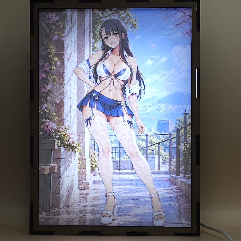 Lámpara LED Hayase Nagatoro – Nagatoro – Mirador Costero - lámpara encendida con luz ambiente