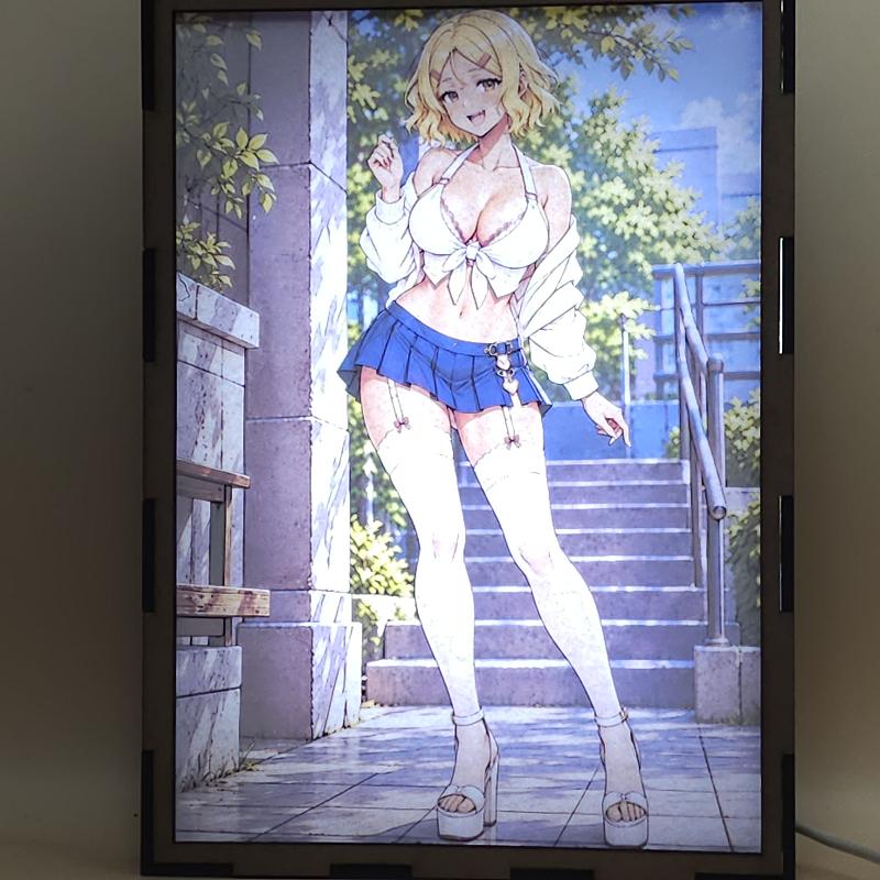 Lámpara LED Sakura – Nagatoro – Lazo Blanco en el Jardín - lámpara encendida con luz ambiente