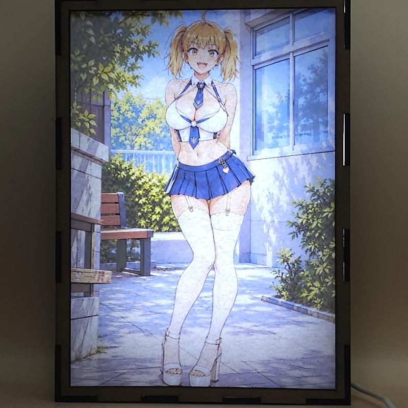Lámpara LED Yoshi – Nagatoro – Patio Escolar y Coletas - lámpara encendida con luz ambiente