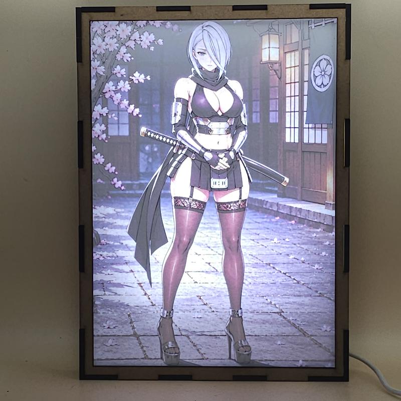 Lámpara LED Shinobi Dandadan - Cerezos Ninja - lámpara encendida con luz ambiente