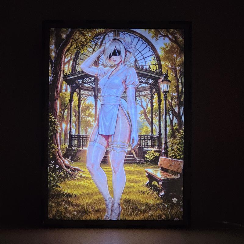 Lámpara LED 2B Indumentaria Blanca – NieR:Automata - lámpara encendida