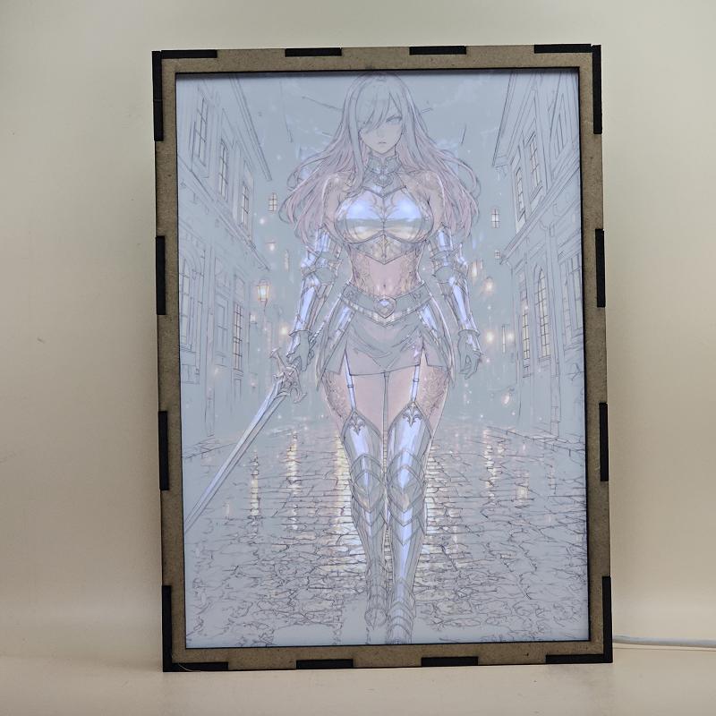 Lámpara Erza Scarlet – Fairy Tail - lámpara encendida con luz ambiente